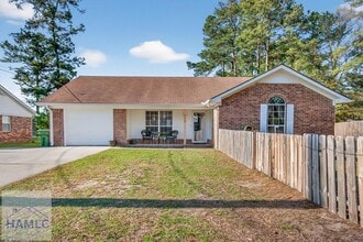 Building Photo - 606 Windhaven Dr