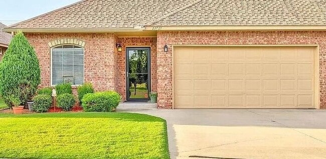 For Lease – Comfortable and Convenient Living - For Lease – Comfortable and Convenient Living House