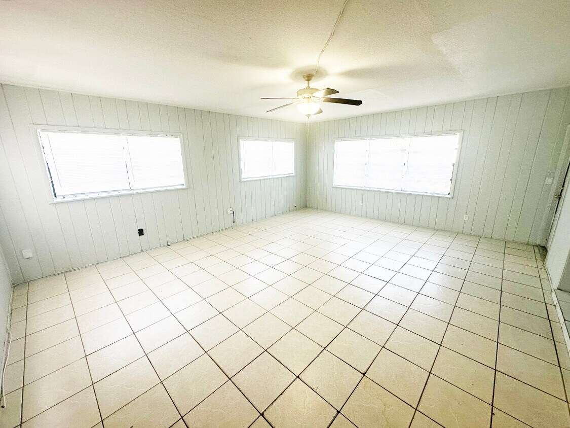 Primary Photo - 15310 NW 31st Ave