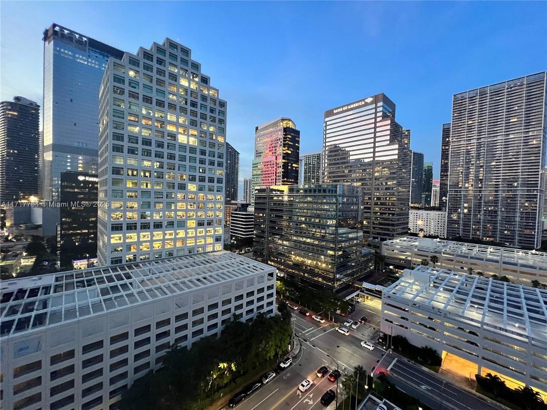Primary Photo - 825 Brickell Bay Dr