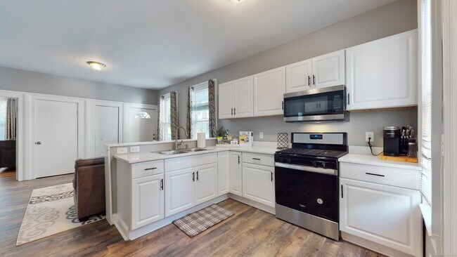 Building Photo - 26 Compton St