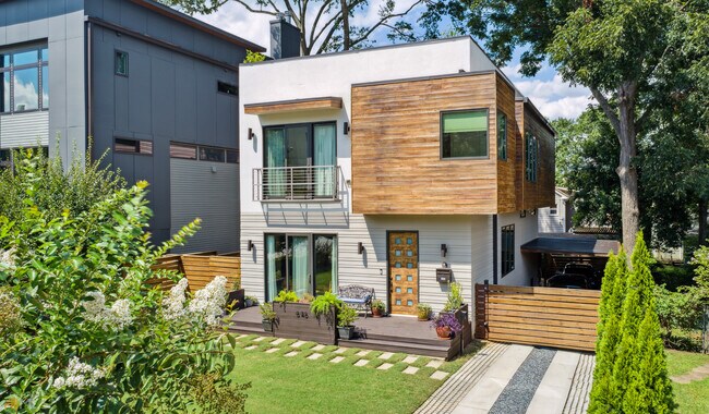 Foto del edificio - 646 E Ave NE