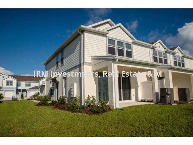 Building Photo - 3 bedroom Townhouse with 2 car garage