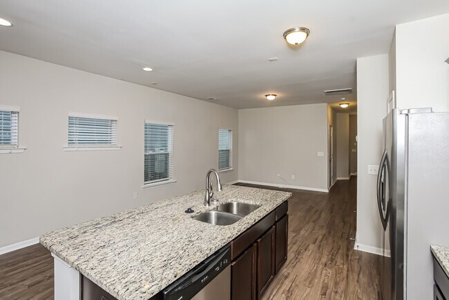 Foto del edificio - APPLY TODAY!