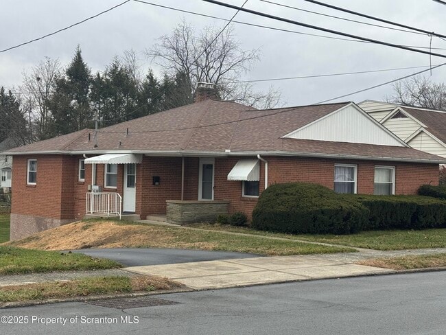 Building Photo - 152 Drakes Ln