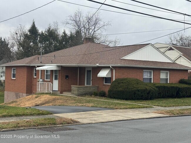 Foto del edificio - 152 Drakes Ln