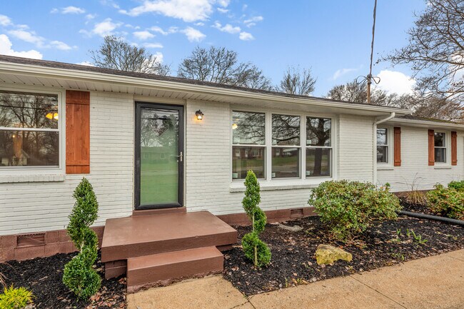 Building Photo - 136 Wessington Pl