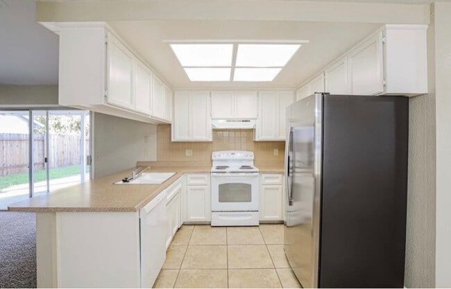 Building Photo - 18 Dempster Ct