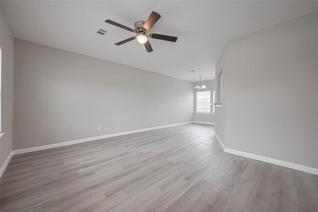 Foto del edificio - 1748 Lynn Ln