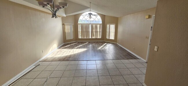Building Photo - Beautiful 3 Bed 2 Bath Condo in Sweetwater Club