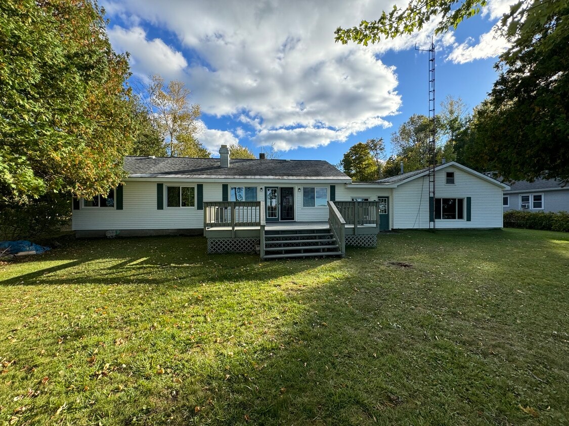 Primary Photo - Gougeon Lake House