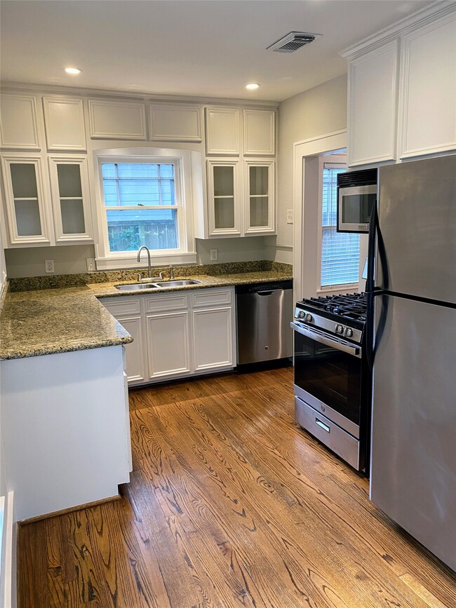 Building Photo - 114 Munford St