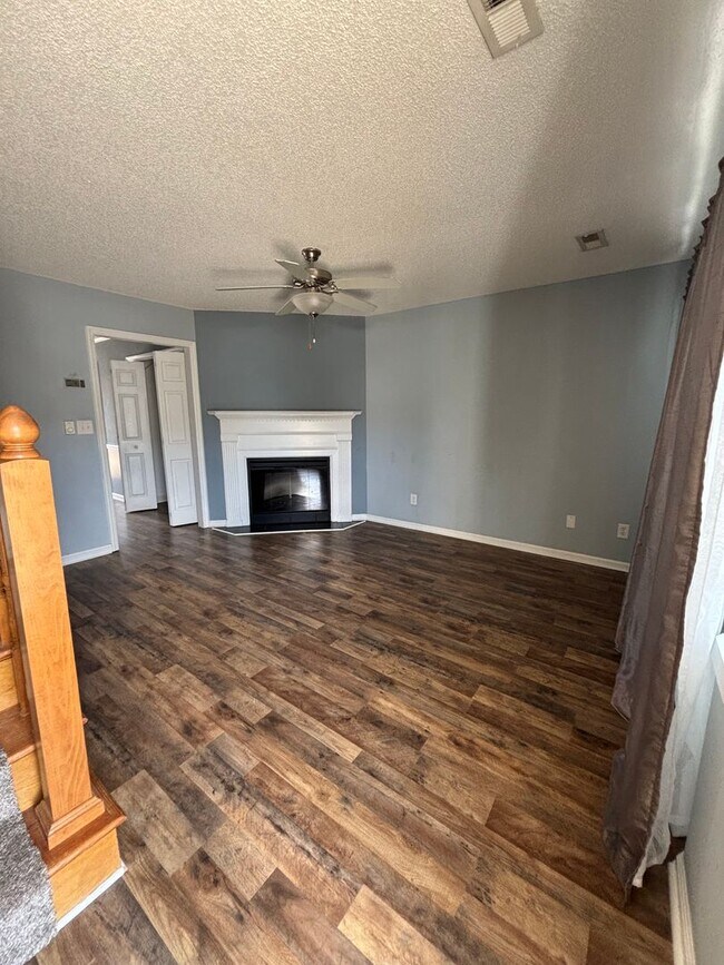 Foto del edificio - 2330 Vineyard Dr