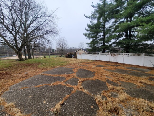 Building Photo - 3675 Hubble Rd