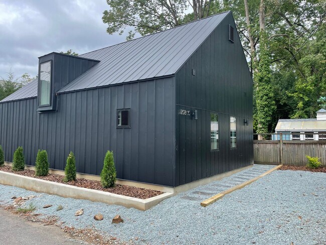 Building Photo - 208 Watts St