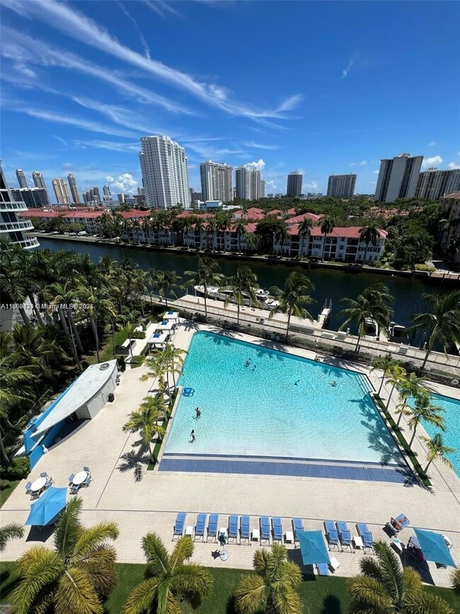 Foto del edificio - 2950 NE 188th St