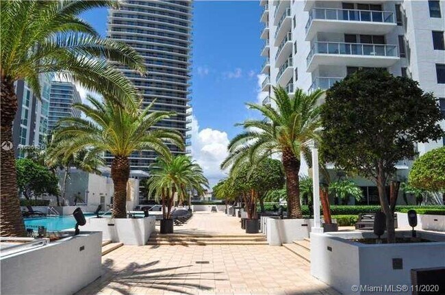 Foto del edificio - 1050 Brickell Ave