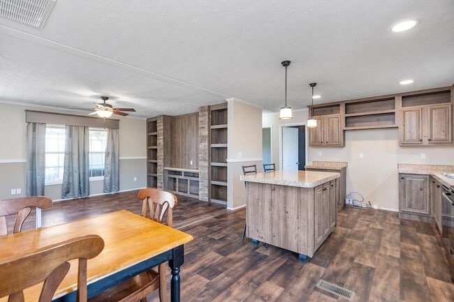 Foto del edificio - 2065 Cecil Wampler Rd