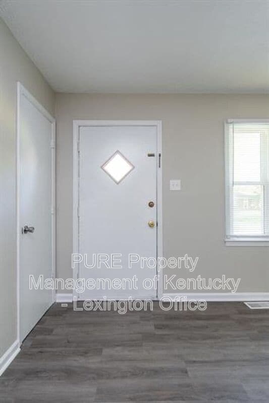 Foto del edificio - 2483 Thornberry Ct