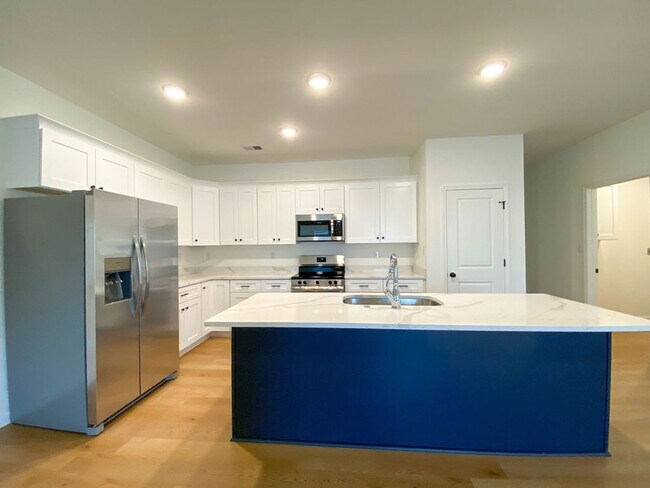 Foto del edificio - 4 bedroom, 2 bath New Construction (2024) ...