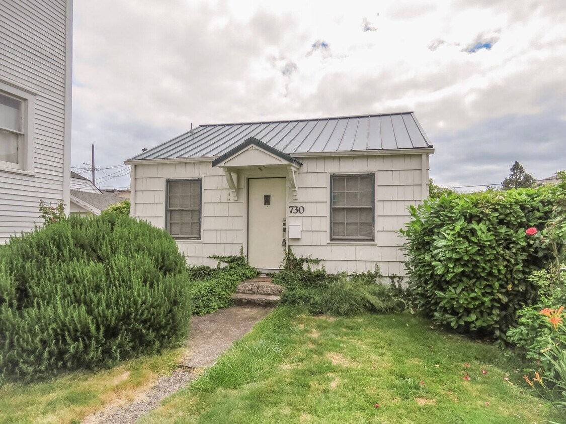 Primary Photo - 1 Bedroom Cottage available in Salem !
