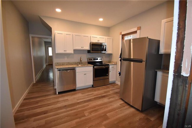 Building Photo - 618 Pardee St