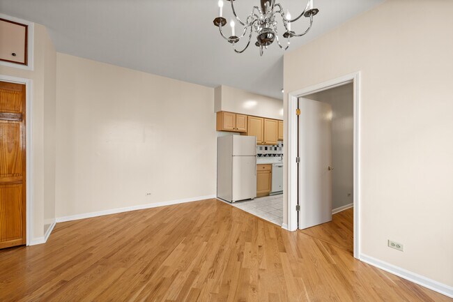 Dining Room - 5203 S Woodlawn Ave
