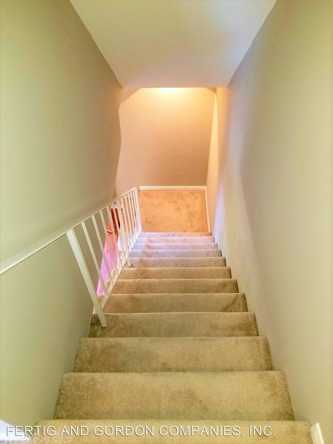 Building Photo - 344 S Arroyo Dr