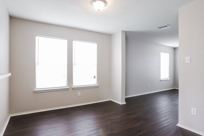 Foto del edificio - 7935 Raven Creek Ln