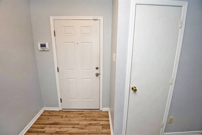 Foto del edificio - 14242 Weeping Cherry Dr