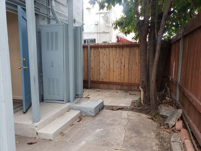 Building Photo - Gorgeous Studio in North Park! $500 New Year's Special