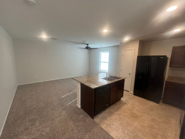 Building Photo - 2 bedroom Townhome located near Nellis Air...