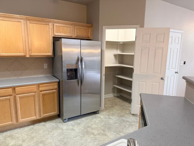 Foto del edificio - Updated 2-Bedroom Ground-Floor Condo in Mountain View Condos with Pool Access