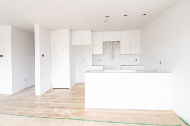 Building Photo - Unit 1B | Upper Level | 2 Bedroom, 1 Bathroom