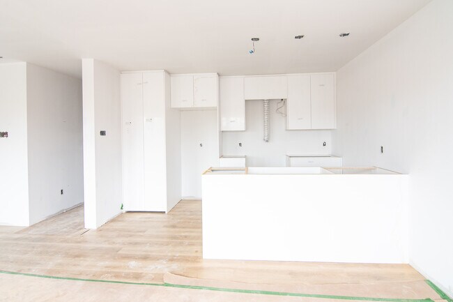 Photo du bâtiment - Unit 1B | Upper Level | 2 Bedroom, 1 Bathroom