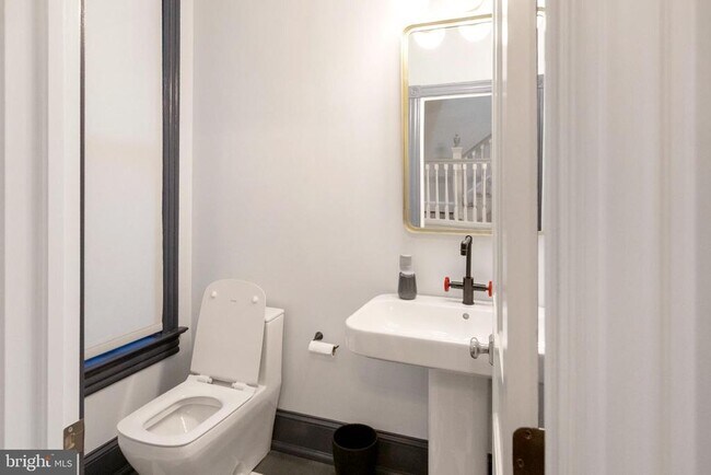 Foto del edificio - 216 N St NW