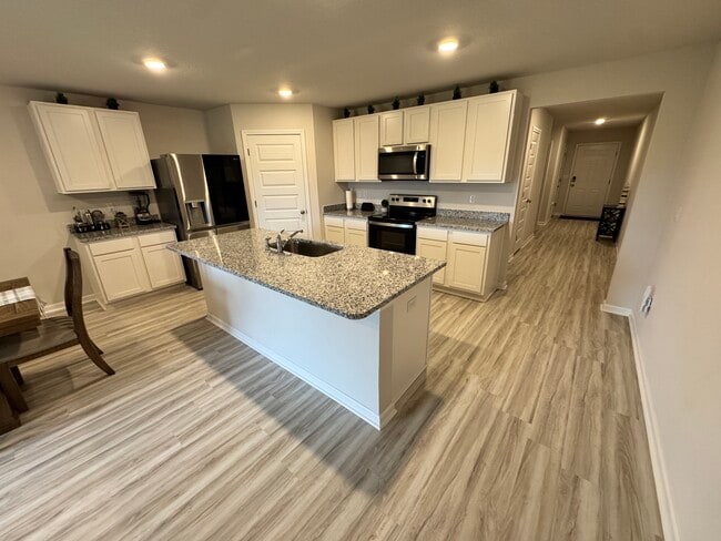 Building Photo - 852 Otto Loop