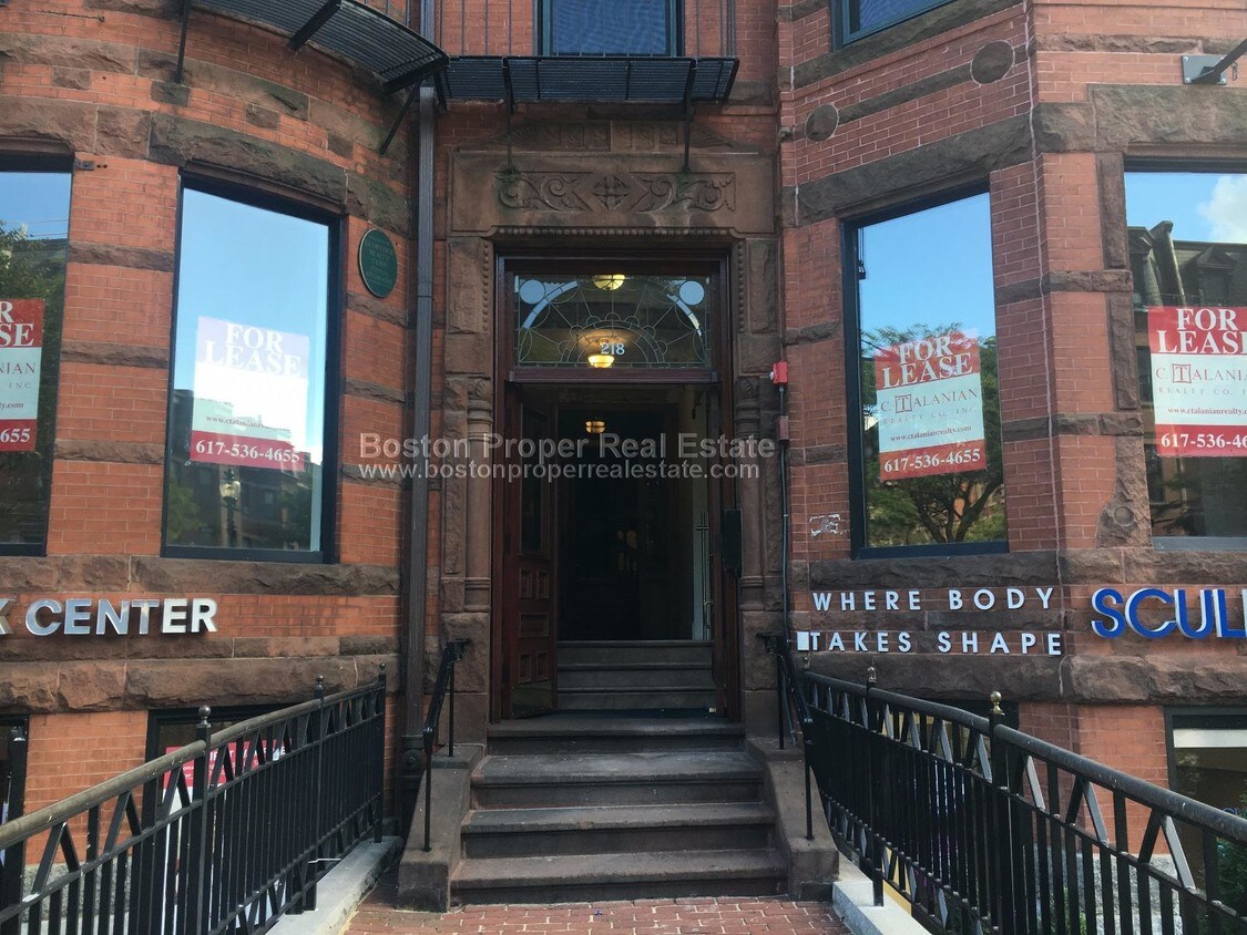 Foto principal - 218 Newbury St