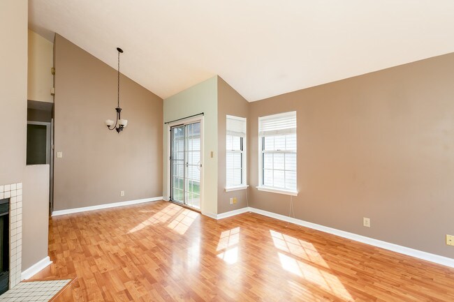 Building Photo - 468 Chelsea Woods Dr