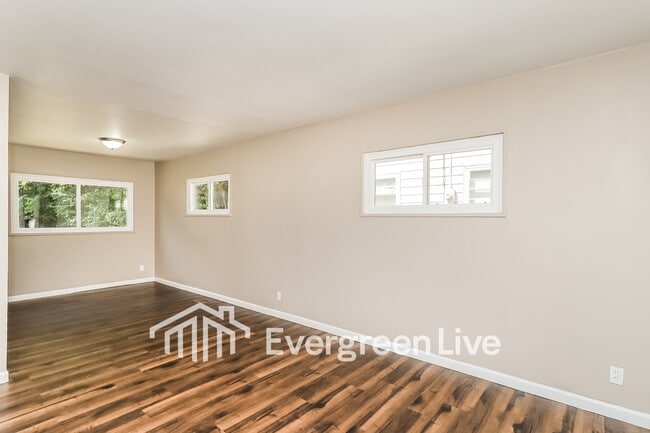 Building Photo - 3233 Lapland Dr