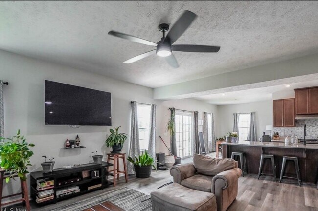 Foto del edificio - 6693 Harrington Court Avenue NE