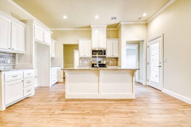 Building Photo - 3100 Pebble Pond Dr