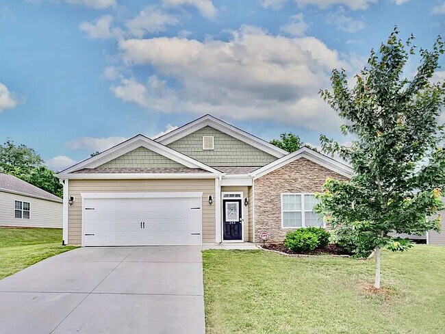 Building Photo - 245 Hartwood Lake Ln