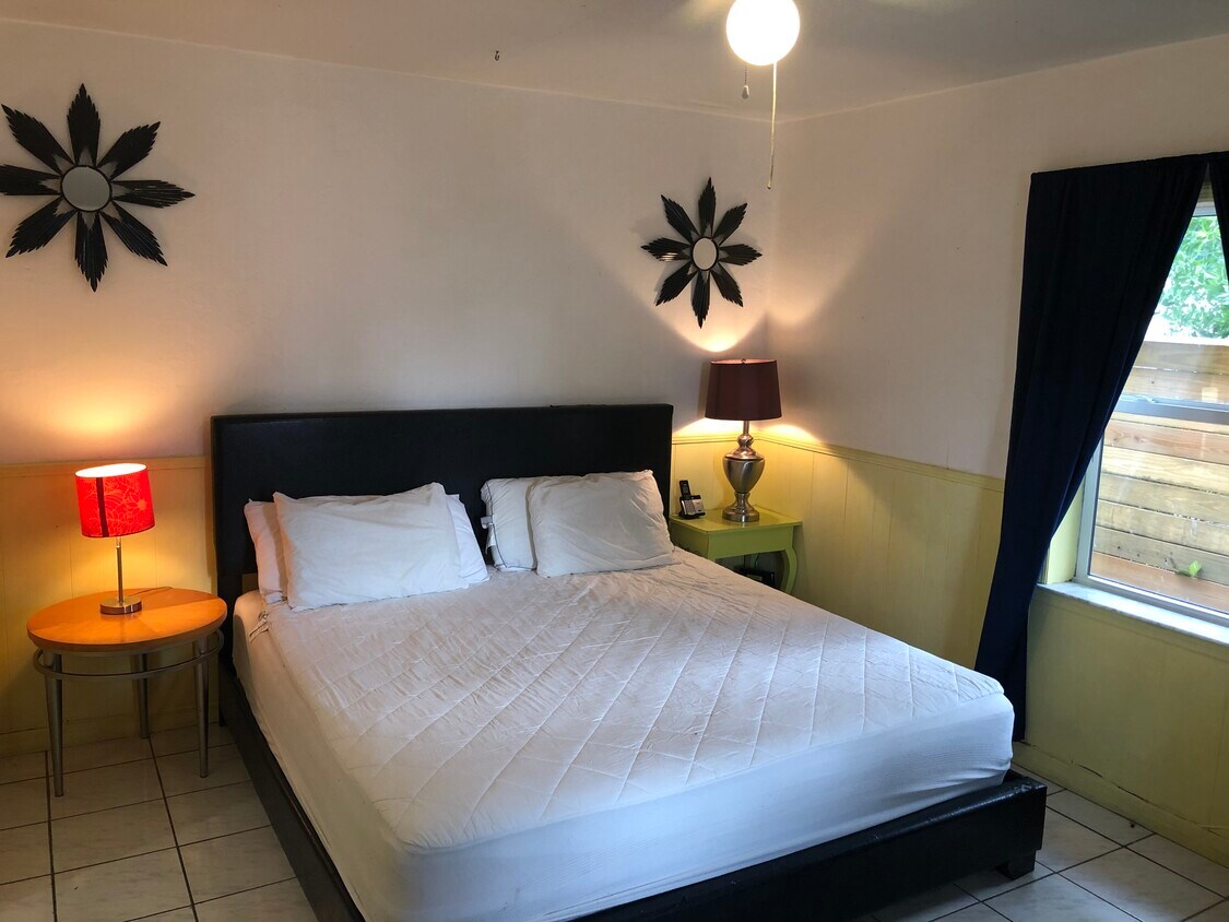 Bedroom - 3048 N Ocean Blvd