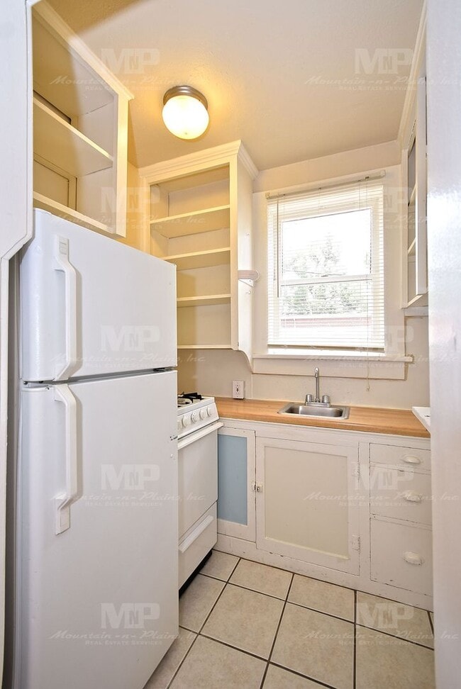 Building Photo - 318 W Laurel St