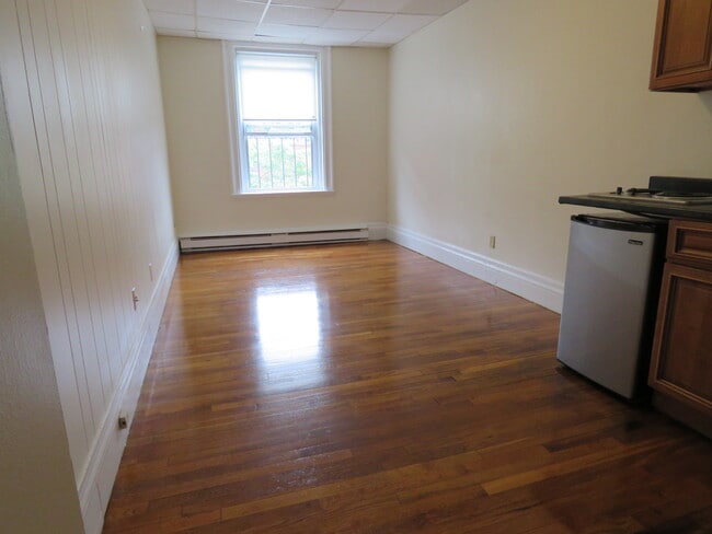 Building Photo - 505 Beacon St