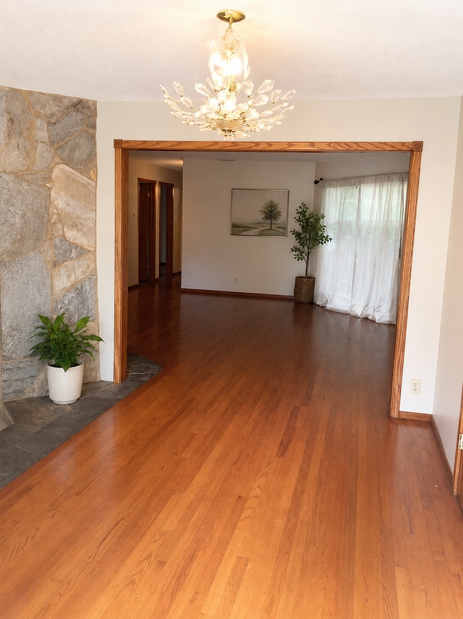 Building Photo - 1148 E San Madele Ave