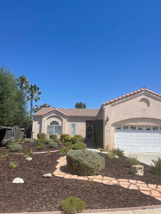 Building Photo - 1516 Las Brisas Dr