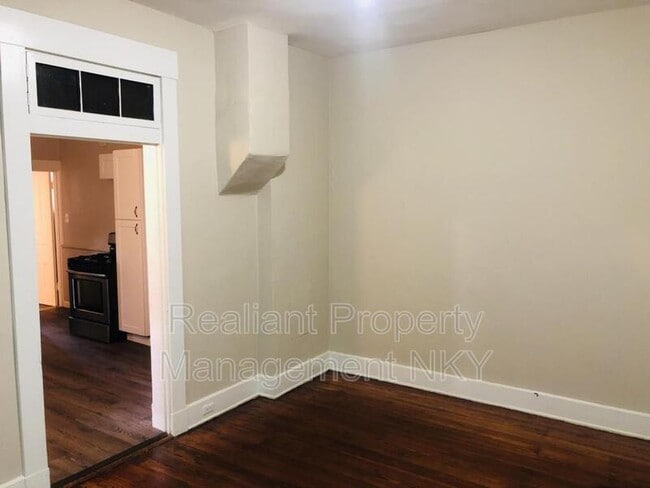 Building Photo - 417 Emma St