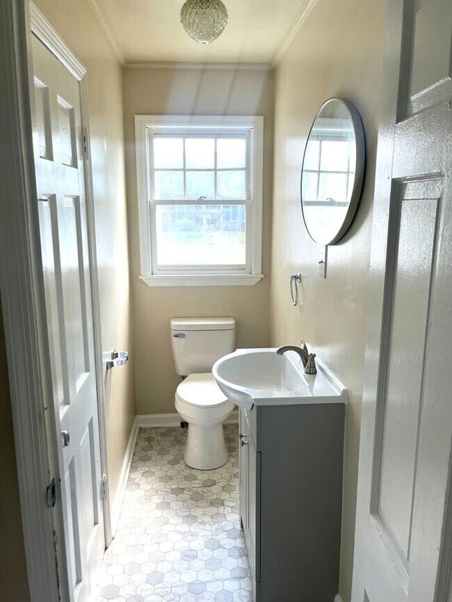 Foto del edificio - Beautiful 3 Bed 2 Bath w Fire Place/Hardwo...